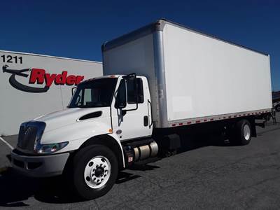 International 4300 26 ft Box Truck - 240HP, 6 Speed Automatic, Roll up Door, Liftgate