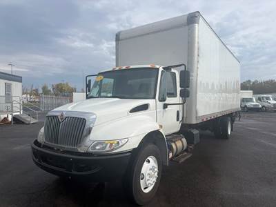 International 4300 26 ft Box Truck - 240HP, 6 Speed Automatic, Roll up Door, Liftgate