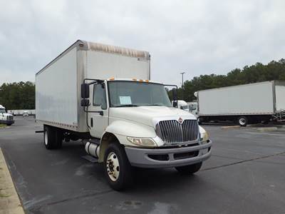 International 4300 24 ft Box Truck - 240HP, 6 Speed Manual, Roll up Door