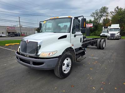 International 4300 Box Truck - 240HP, 6 Speed Automatic