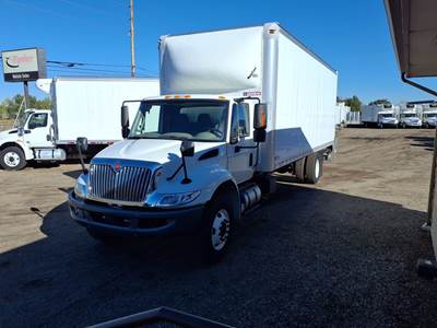 International 4300 26 ft Box Truck - 260HP, 7 Speed Automatic, Roll up Door, Liftgate