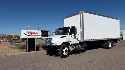 International 4300 26 ft Box Truck - 240HP, 6 Speed Automatic, Roll up Door, Liftgate