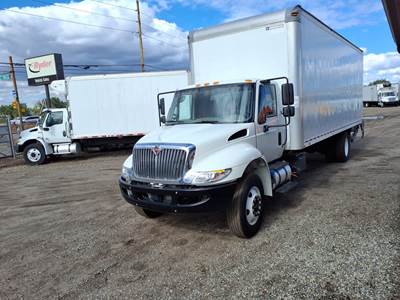 International 4300 26 ft Box Truck - 240HP, 6 Speed Automatic, Roll up Door, Liftgate