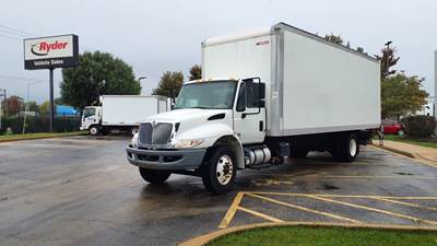 International 4300 26 ft Box Truck - 240HP, 6 Speed Automatic, Roll up Door, Liftgate