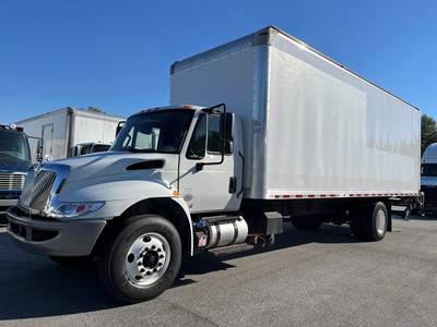 International 4300 26 ft Box Truck - 240HP, 6 Speed Automatic, Roll up Door, Liftgate