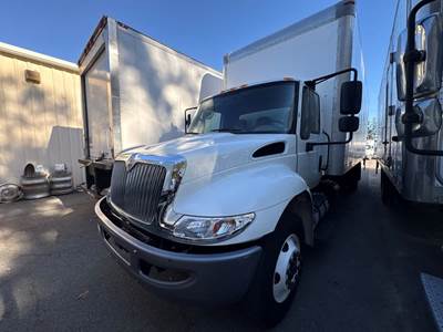 International 4300 26 ft Box Truck - 240HP, 7 Speed Automatic, Roll up Door, Liftgate