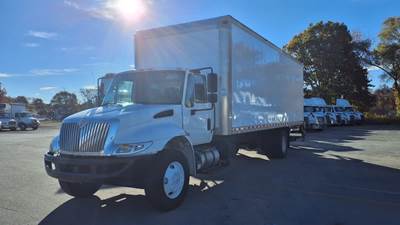 International 4300 26 ft Box Truck - 240HP, 6 Speed Automatic, Roll up Door, Liftgate