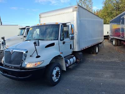 International 4300 SBA 22 ft Box Truck - 240HP, 6 Speed Automatic, Roll up Door, Liftgate