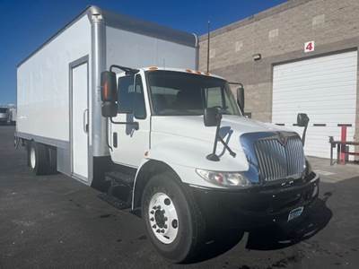 International 4300 SBA 24 ft Box Truck - 240HP, 6 Speed Automatic, Roll up Door, Liftgate