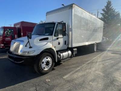 International 4300 SBA 24 ft Box Truck - 240HP, 6 Speed Automatic, Roll up Door, Liftgate