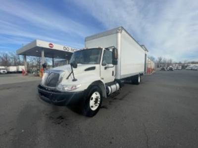International 4300 SBA 24 ft Box Truck - 240HP, 6 Speed Automatic, Roll up Door, Liftgate