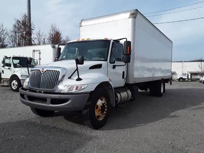 International 4300 SBA 24 ft Box Truck - 240HP, 6 Speed Automatic, Roll up Door, Liftgate