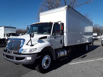 International 4300 SBA 24 ft Box Truck - 240HP, 6 Speed Automatic, Roll up Door, Liftgate