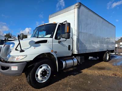 International 4300 SBA 24 ft Box Truck - 240HP, 6 Speed Automatic, Roll up Door, Liftgate