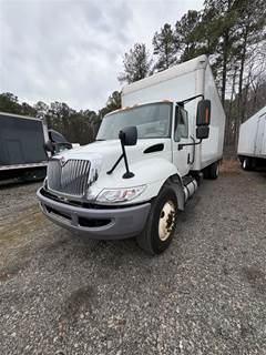 International 4300 SBA 24 ft Box Truck - 240HP, 6 Speed Automatic, Roll up Door, Liftgate