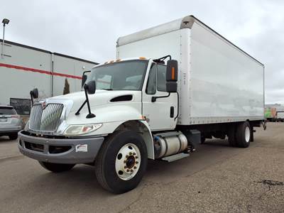 International 4300 SBA 24 ft Box Truck - 240HP, 6 Speed Automatic, Roll up Door, Liftgate