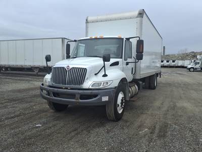 International 4300 SBA 24 ft Box Truck - 240HP, 6 Speed Automatic, Roll up Door, Liftgate
