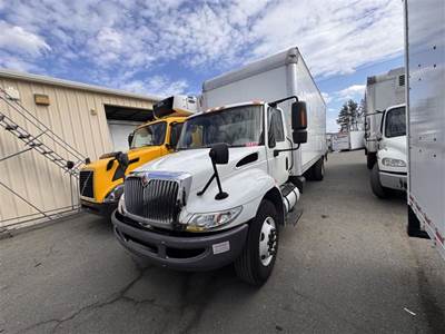 International 4300 SBA 24 ft Box Truck - 240HP, 6 Speed Automatic, Roll up Door, Liftgate