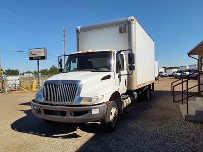 International 4300LP 18 ft Box Truck - 240HP, 6 Speed Automatic, Roll up Door