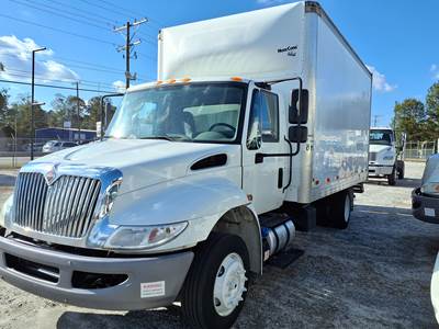 International 4300LP 16 ft Box Truck - 240HP, 6 Speed Automatic, Swing Door