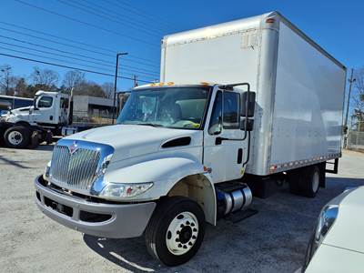 International 4300LP 18 ft Box Truck - 240HP, 6 Speed Automatic, Roll up Door