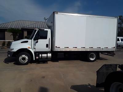 International 4300LP 16 ft Box Truck - 240HP, 6 Speed Automatic, Swing Door