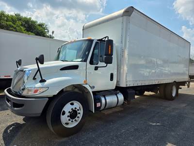 International 4300LP 24 ft Box Truck - 240HP, 6 Speed Automatic, Roll up Door, Liftgate