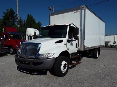 International 4300LP 20 ft Box Truck - 220HP, 6 Speed Automatic, Roll up Door