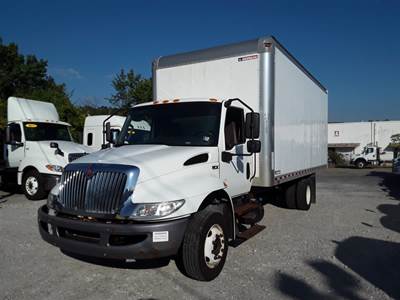 International 4300LP 20 ft Box Truck - 220HP, 6 Speed Automatic, Roll up Door