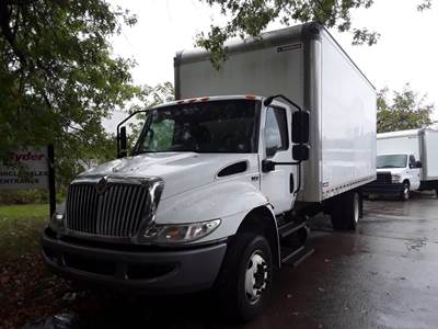 International 4300LP 20 ft Box Truck - 220HP, 6 Speed Automatic, Roll up Door