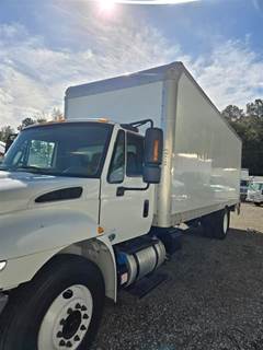International 4300LP 24 ft Box Truck - 240HP, 6 Speed Automatic, Roll up Door, Liftgate