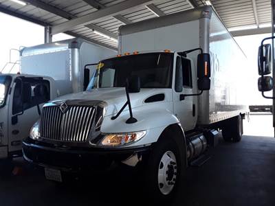 International 4300LP 24 ft Box Truck - 240HP, 6 Speed Automatic, Roll up Door, Liftgate