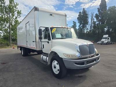 International 4300LP 26 ft Box Truck - 240HP, 6 Speed Automatic, Roll up Door, Liftgate