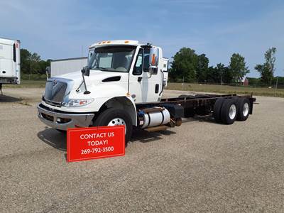 International 4400 Box Truck - 350HP, 6 Speed Automatic