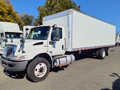 International MV607 27 ft Box Truck - 280HP, 6 Speed Automatic, Liftgate