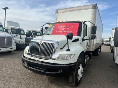 International MV607 26 ft Box Truck - 270HP, 6 Speed Automatic, Roll up Door, Liftgate