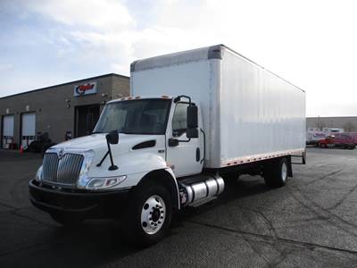 International MV607 26 ft Box Truck - 280HP, 6 Speed Automatic, Roll up Door