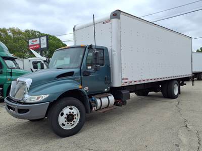 International MV607 26 ft Box Truck - 6 Speed Automatic, Roll up Door, Liftgate