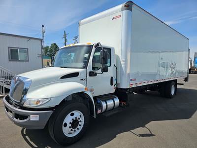 International MV607 26 ft Box Truck - 280HP, 6 Speed Automatic, Roll up Door, Liftgate