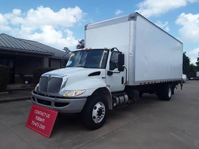 International MV607 26 ft Box Truck - 240HP, 6 Speed Automatic, Roll up Door, Liftgate