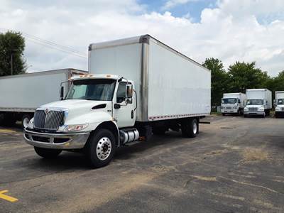 International MV607 28 ft Box Truck - 280HP, 6 Speed Automatic, Swing Door
