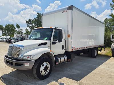 International MV607 26 ft Box Truck - 280HP, 6 Speed Automatic, Roll up Door, Liftgate