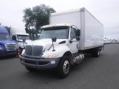International MV607 26 ft Box Truck - 240HP, 6 Speed Automatic, Roll up Door, Liftgate