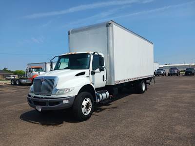 International MV607 26 ft Box Truck - 270HP, 6 Speed Automatic, Roll up Door, Liftgate