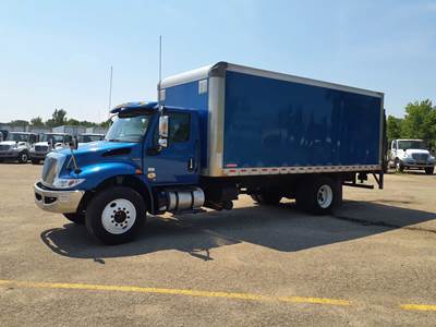 International MV607 20 ft Box Truck - 240HP, 6 Speed Automatic, Roll up Door, Liftgate
