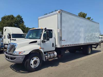 International MV607 26 ft Box Truck - 240HP, 6 Speed Automatic, Roll up Door, Liftgate