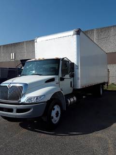 International MV607 26 ft Box Truck - 240HP, 6 Speed Automatic, Roll up Door, Liftgate