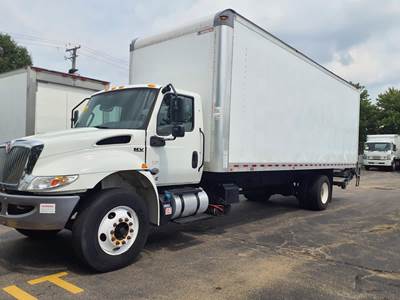International MV607 26 ft Box Truck - 240HP, 6 Speed Automatic, Roll up Door, Liftgate