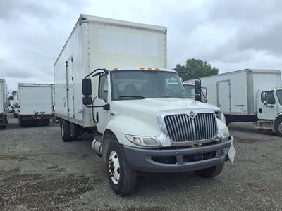 International MV607 26 ft Box Truck - 240HP, 6 Speed Automatic, Roll up Door, Liftgate