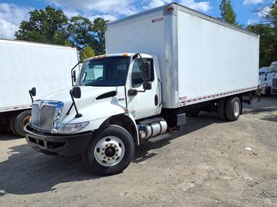 International MV607 24 ft Box Truck - 240HP, 6 Speed Automatic, Roll up Door, Liftgate